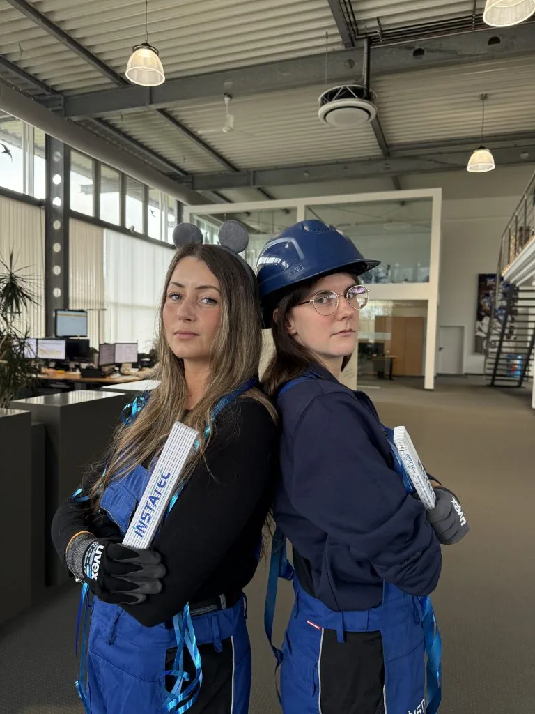 Karneval bei INSTATEC GmbH: Wenn Team-Assistentinnen zu SERVICE-Technikerinnen werden!